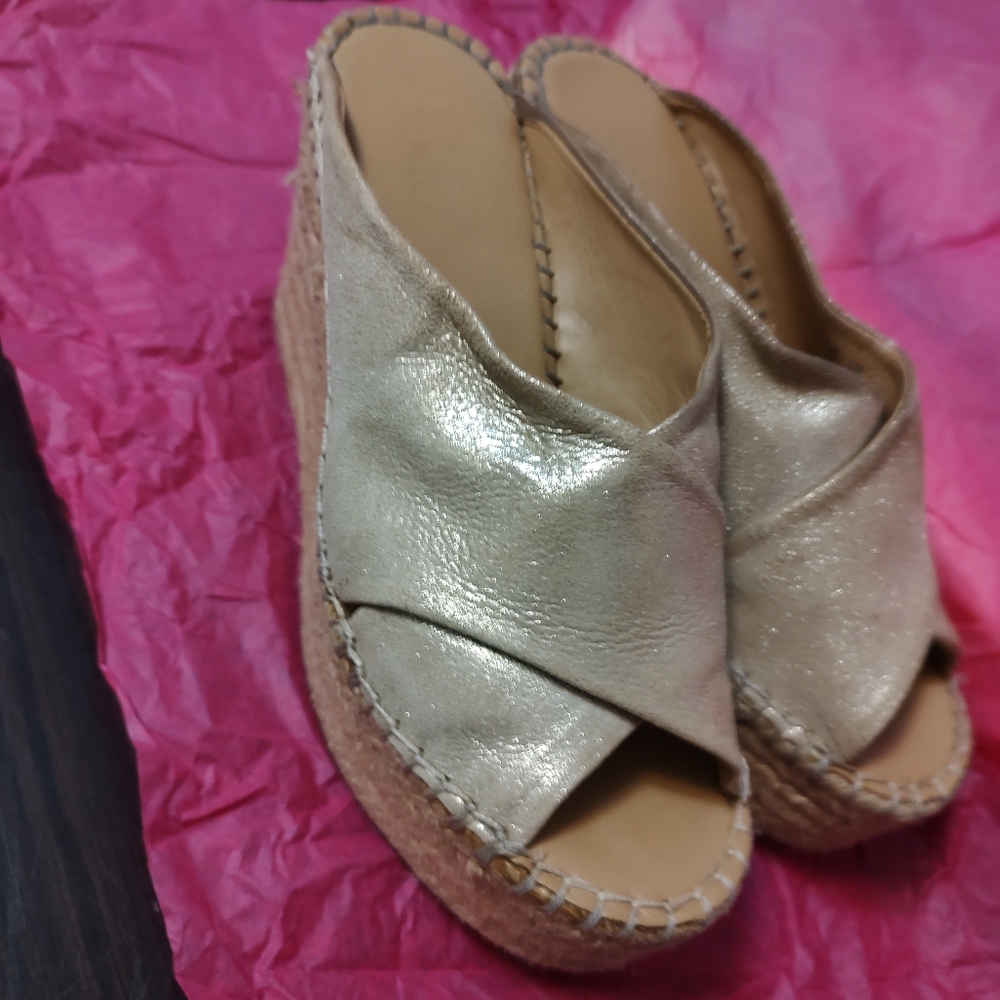 Ladies Size 6 Silver wedges
